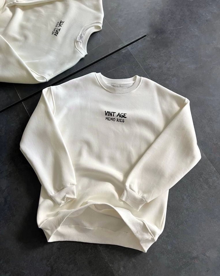 Girince 131699 White Oversized Crew-Neck Printed Sweatshirt